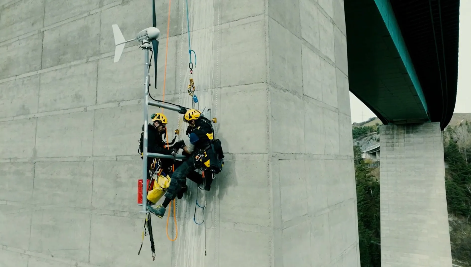 Mikrowindturbinen an der Europabrücke A 13 Brenner Autobahn