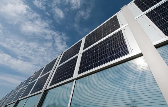 Umsetzung Photovoltaik auf Lärmschutzwand