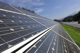 Photovoltaik an der A 1 bei Seewalchen