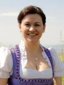 Cornelia Hammer-Peter