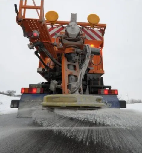 Streufahrzeug von hinten