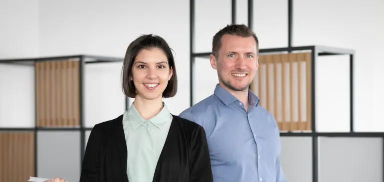 Ein Mann und eine Frau in der ASFINAG